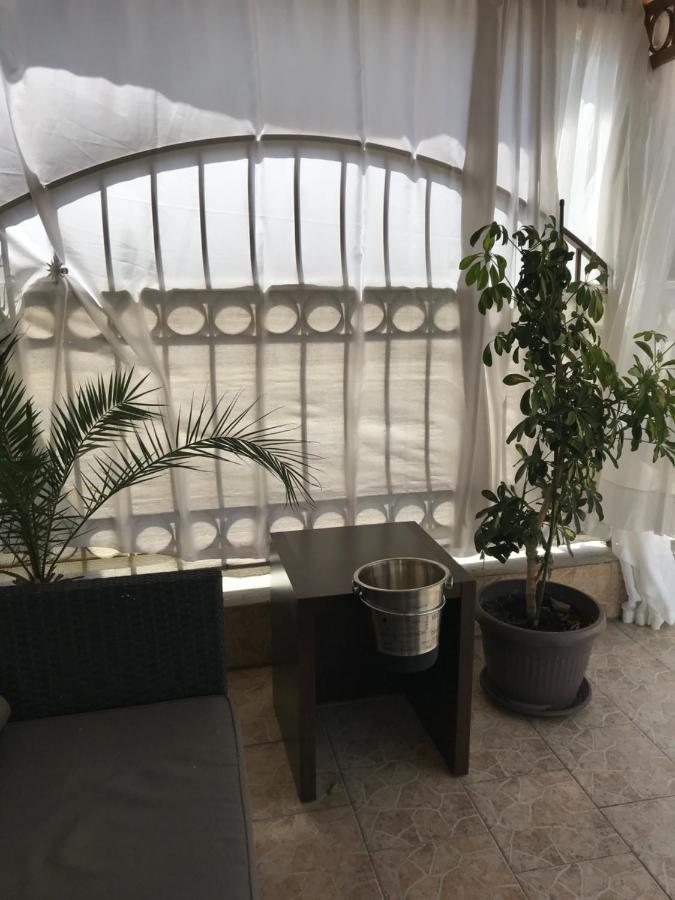 White Rose Guest Rooms Burgas Bagian luar foto