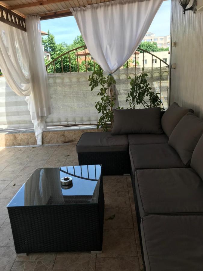 White Rose Guest Rooms Burgas Bagian luar foto