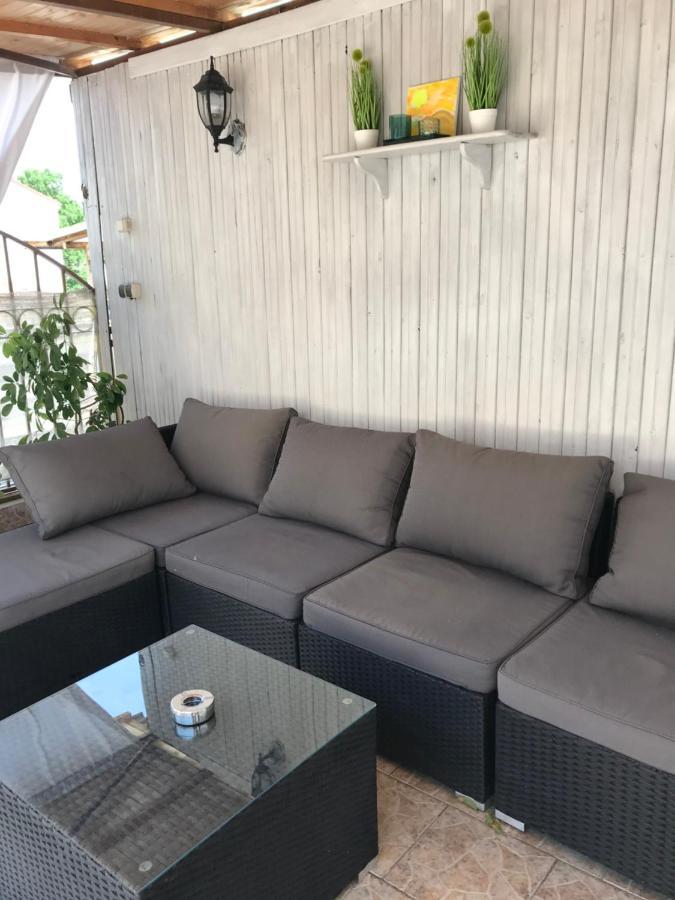 White Rose Guest Rooms Burgas Bagian luar foto