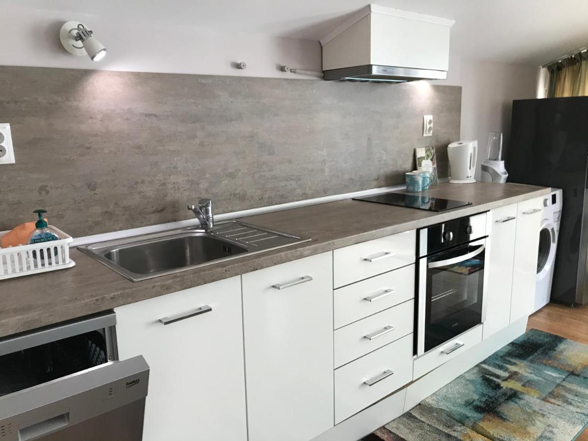 White Rose Guest Rooms Burgas Bagian luar foto