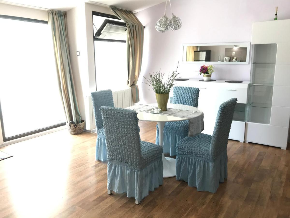 White Rose Guest Rooms Burgas Bagian luar foto
