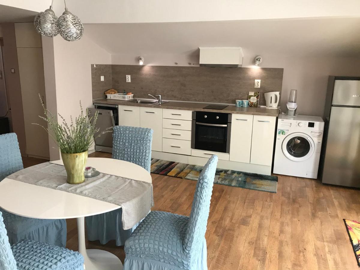 White Rose Guest Rooms Burgas Bagian luar foto