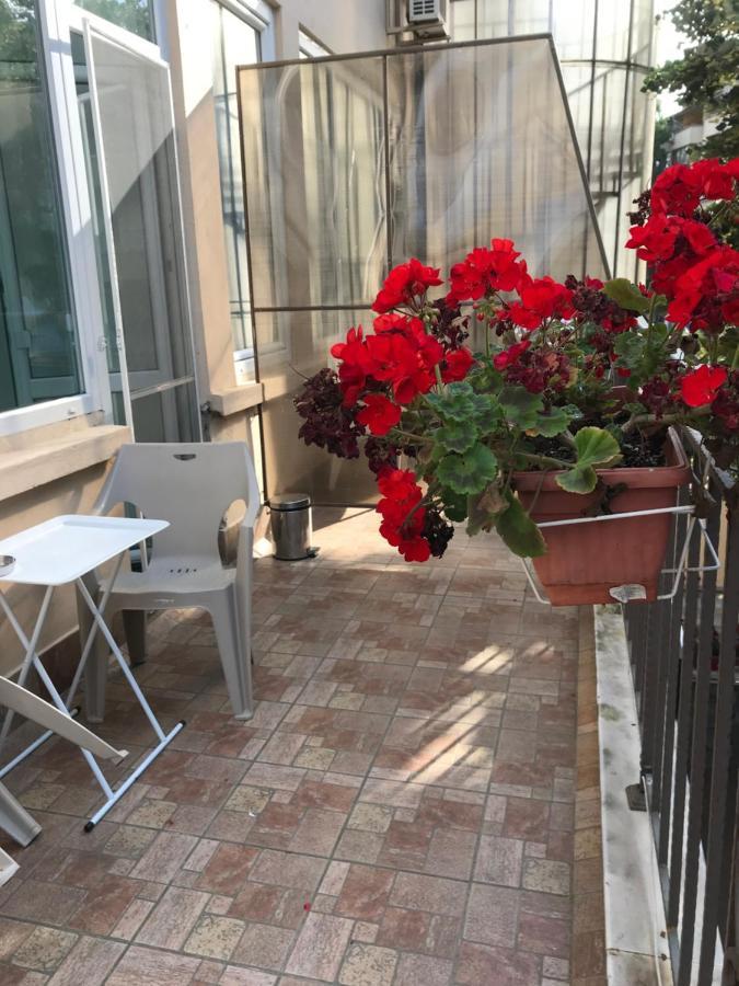 White Rose Guest Rooms Burgas Bagian luar foto