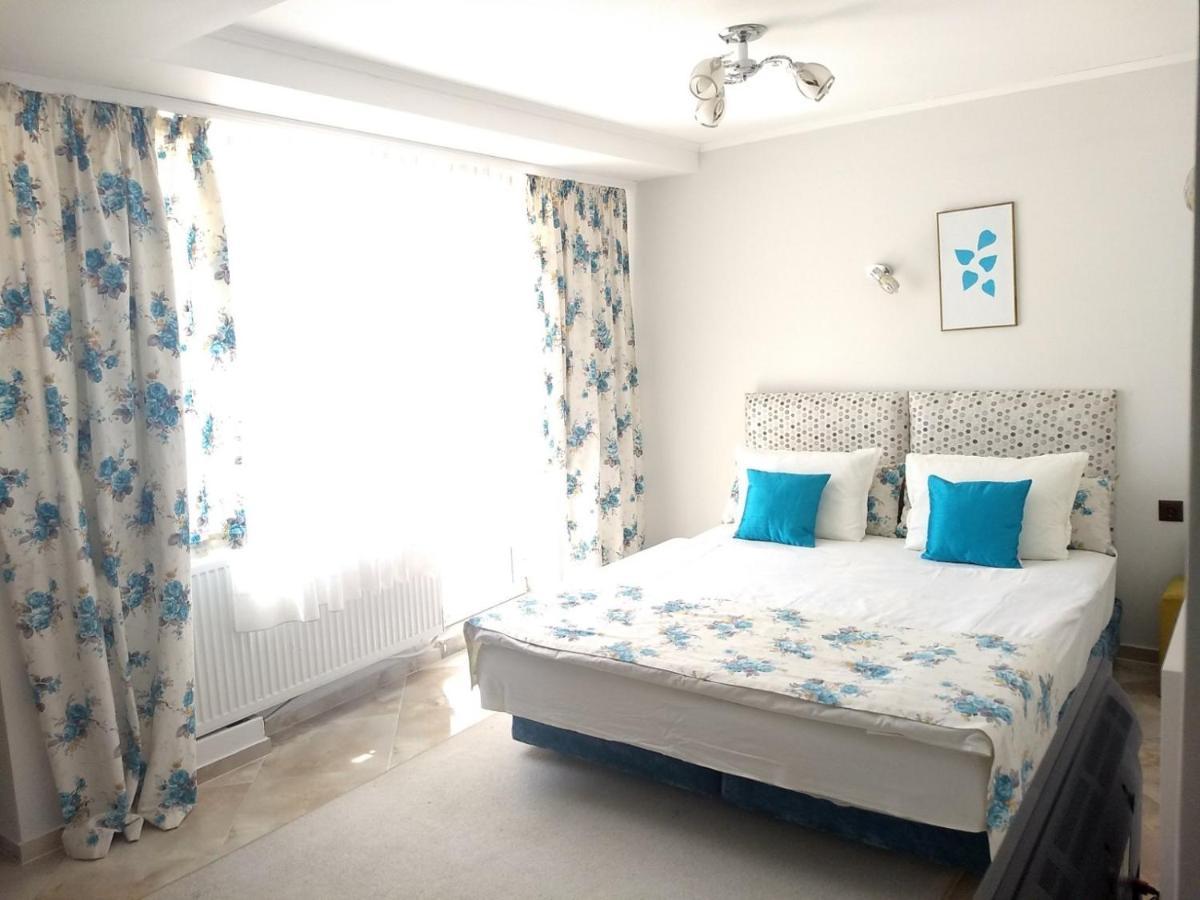 White Rose Guest Rooms Burgas Bagian luar foto