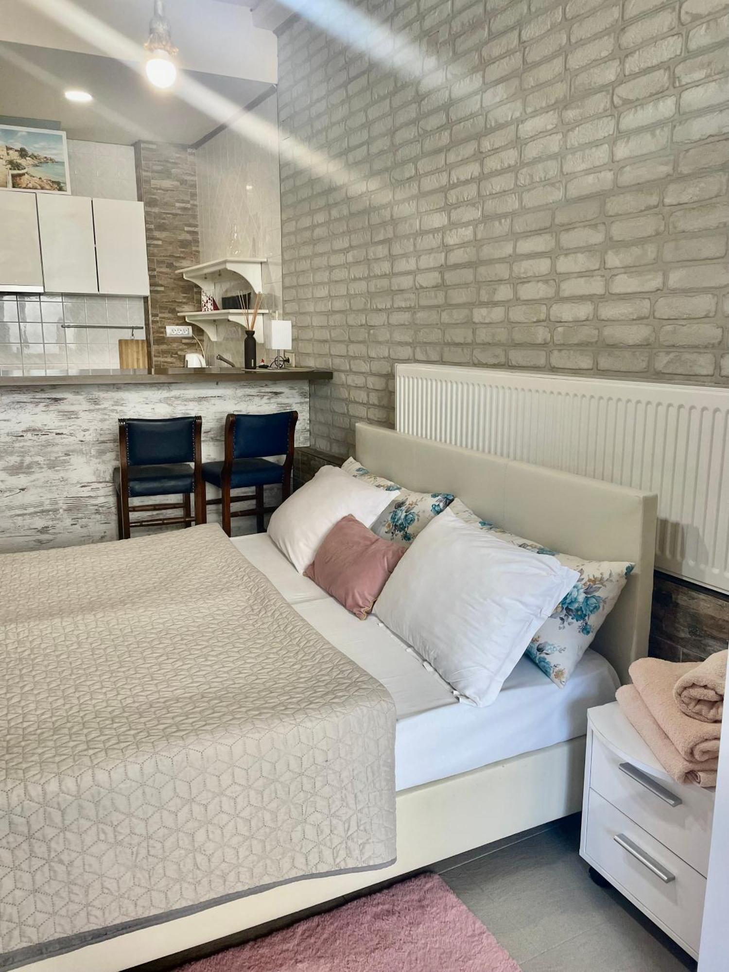 White Rose Guest Rooms Burgas Bagian luar foto