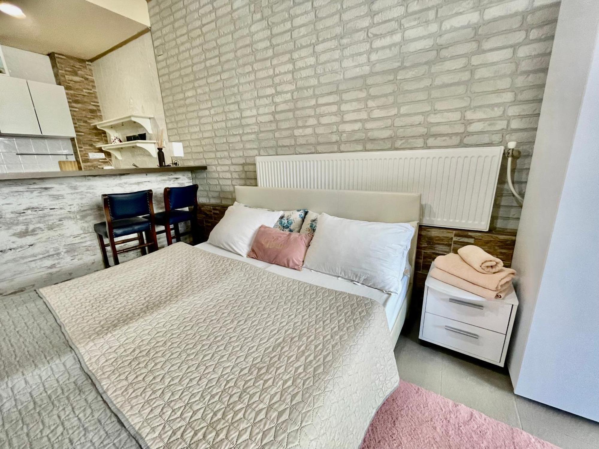 White Rose Guest Rooms Burgas Bagian luar foto