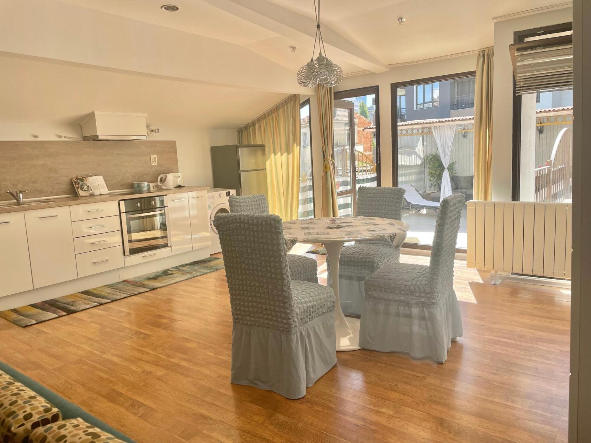 White Rose Guest Rooms Burgas Bagian luar foto