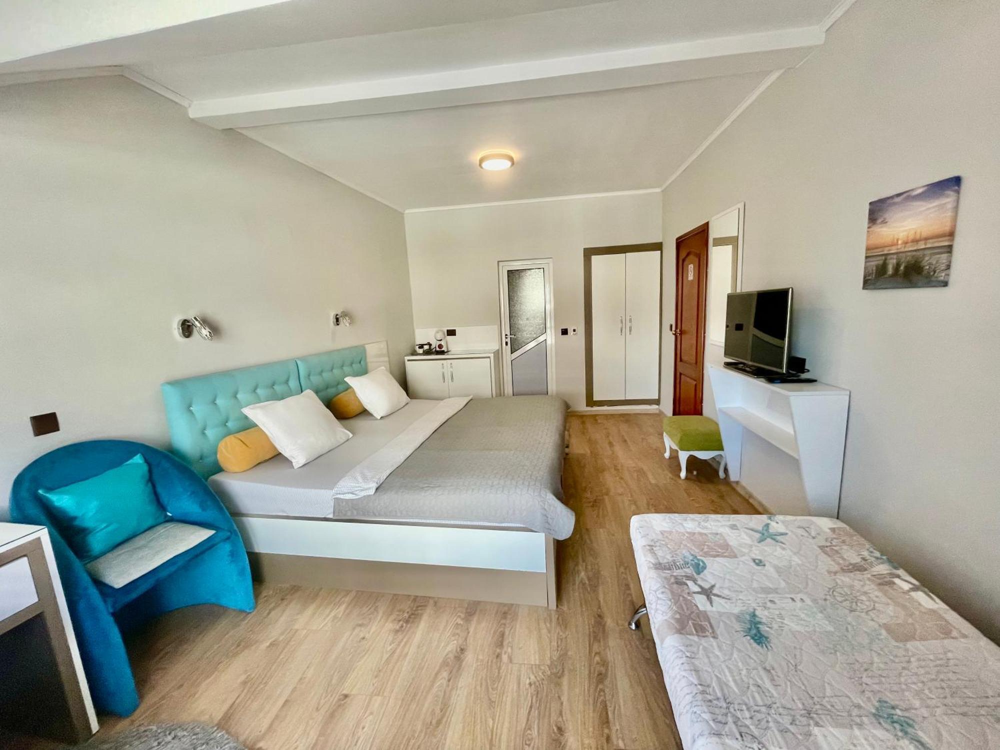 White Rose Guest Rooms Burgas Bagian luar foto