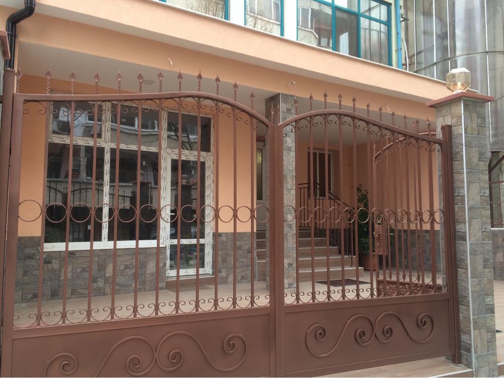 White Rose Guest Rooms Burgas Bagian luar foto
