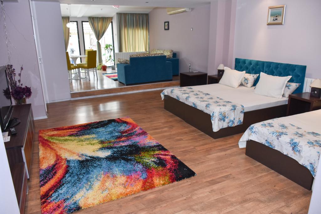 White Rose Guest Rooms Burgas Bagian luar foto