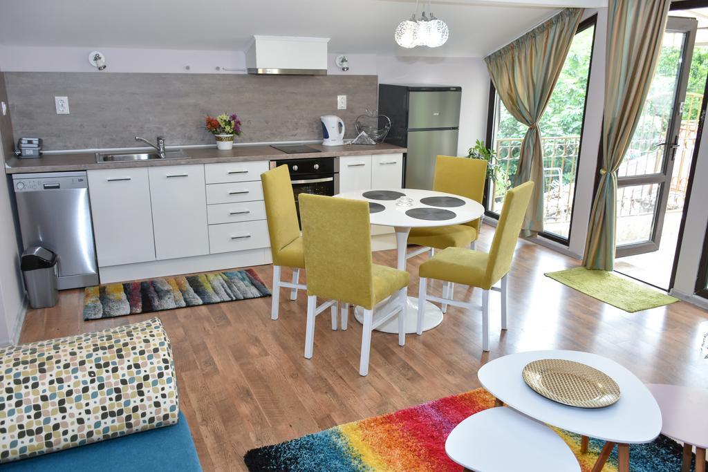 White Rose Guest Rooms Burgas Bagian luar foto