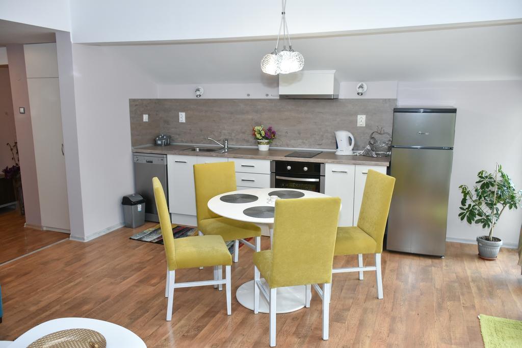 White Rose Guest Rooms Burgas Bagian luar foto