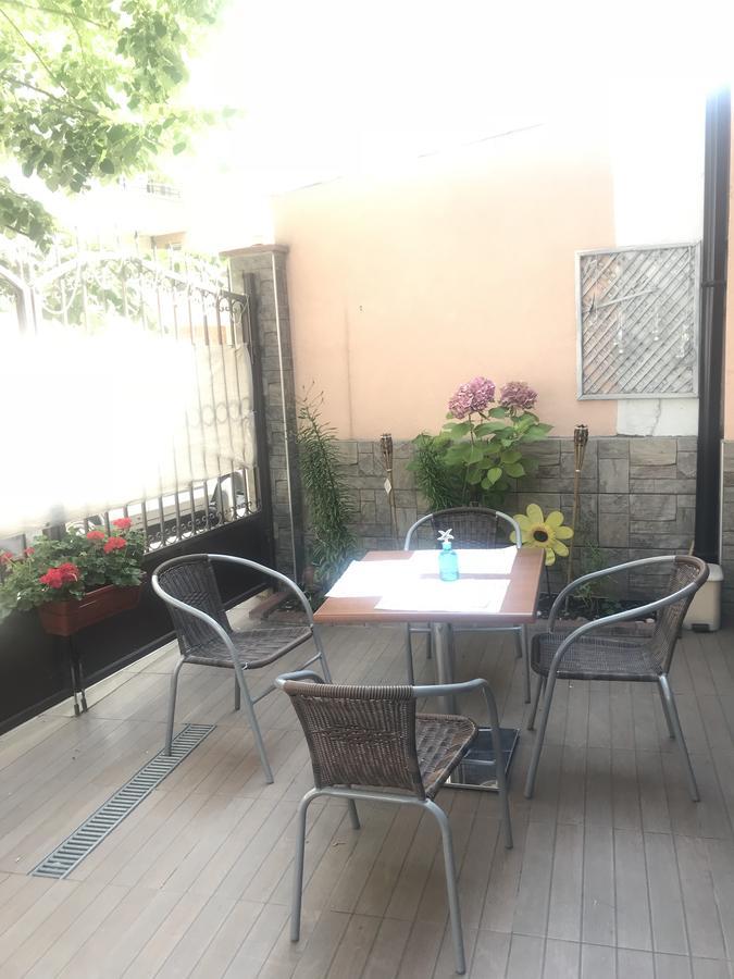 White Rose Guest Rooms Burgas Bagian luar foto