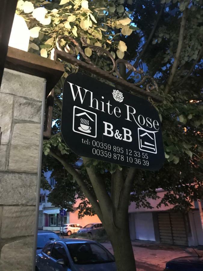 White Rose Guest Rooms Burgas Bagian luar foto
