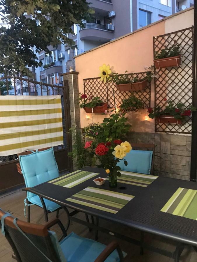 White Rose Guest Rooms Burgas Bagian luar foto